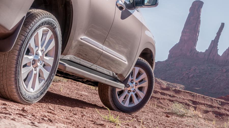 Колеса Toyota Sequoia Platinum 2017 года  (фото 9 из 30)